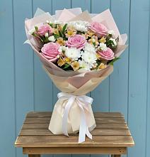 Букет цветов из:  Гвоздики, Орхидеи и Розы в Буланаше