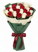 Букет Микс из красных и белых роз в Буланаше