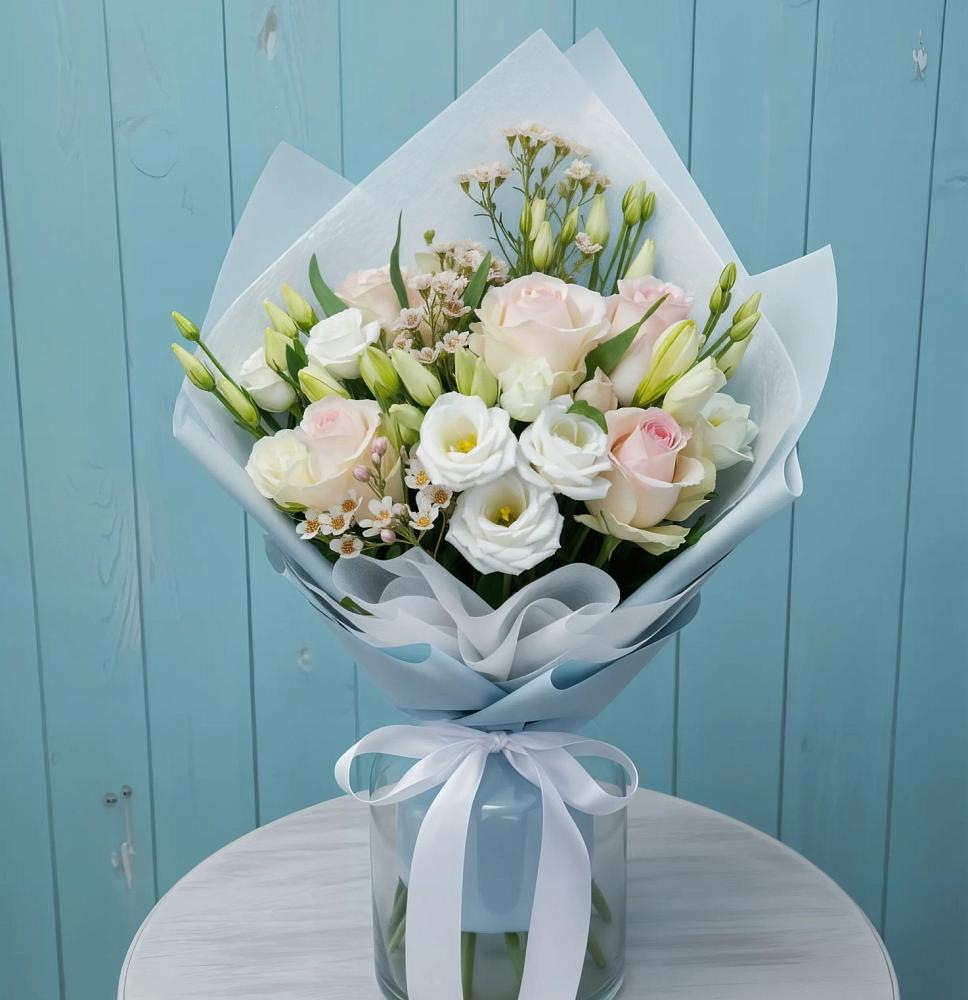 Букет цветов из: Розы и Лизиантусы в Буланаше