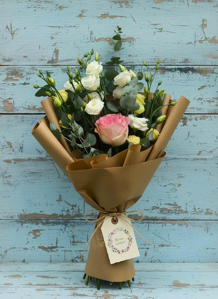 Букет цветов из: Розы и Лизиантусы в Буланаше