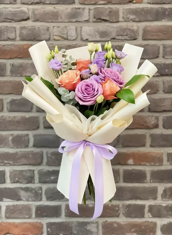 Букет цветов из: Лизиантусы и Розы в Буланаше