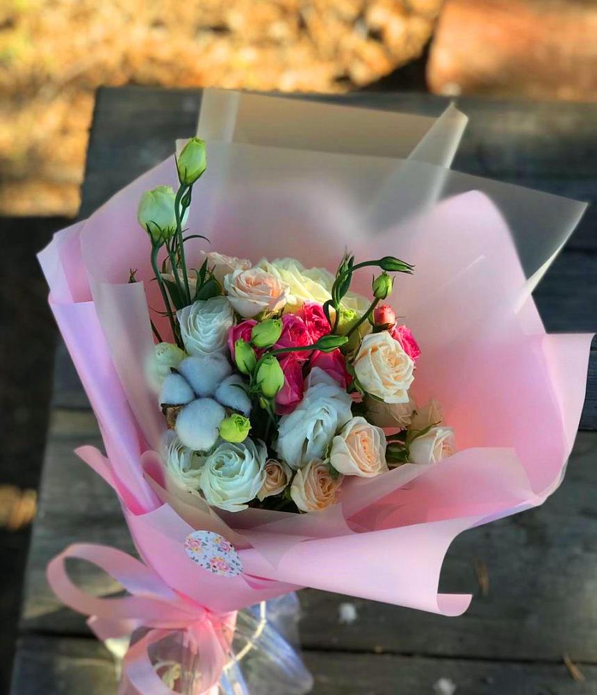 Букет цветов из: Розы и Лизиантусы в Буланаше