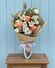 Букет цветов из:  Альстромерии, Лизиантусы, Розы и Хризантемы в Буланаше