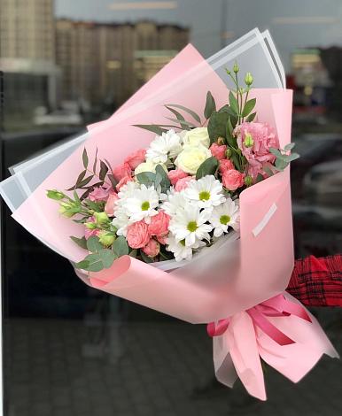 Букет цветов из: Розы, Лизиантусы и Хризантемы в Буланаше