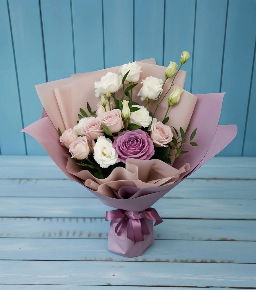 Букет цветов из: Розы и Лизиантусы в Буланаше